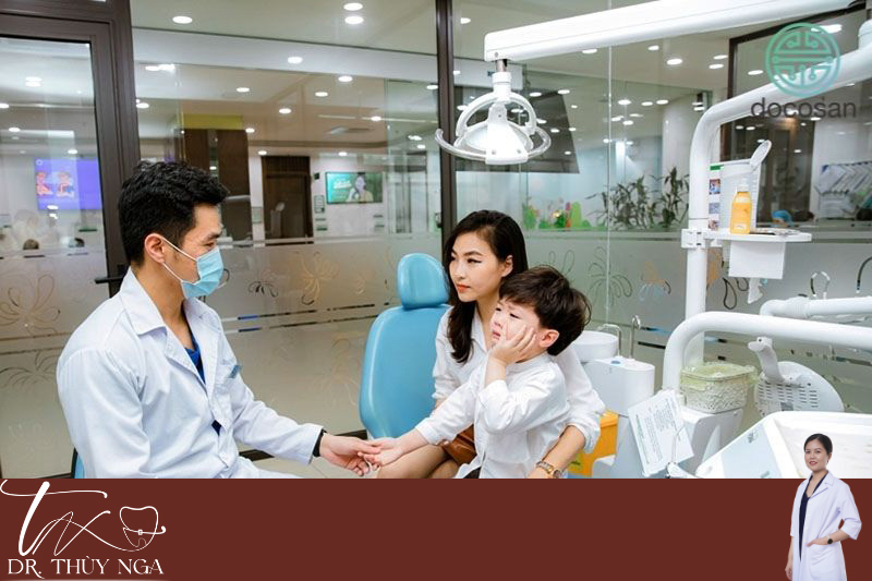 Khi nào cần đưa bé mọc răng đến gặp bác sĩ?